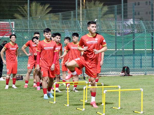 Bóng đá VN 11/10: ĐT Việt Nam nỗ lực có điểm trước Oman