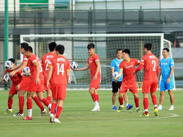 Bóng đá VN 29/10: Đội tuyển Việt Nam hủy buổi tập vì thời tiết xấu