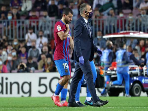 Bóng đá QT 1/11; Barca nhận tin dữ về tiền đạo Sergio Aguero
