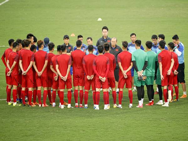 Bóng đá VN chiều 8/12: Thầy trò HLV Park chuẩn bị trận “chung kết sớm”