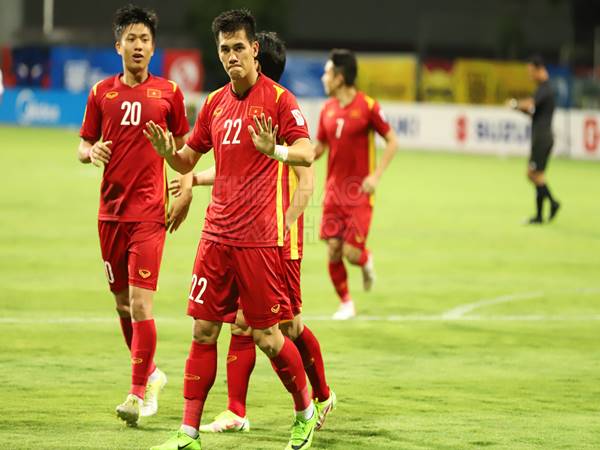 Bóng đá Việt Nam 4/1: Tiến Linh lọt TOP 10 bàn thắng đẹp nhất