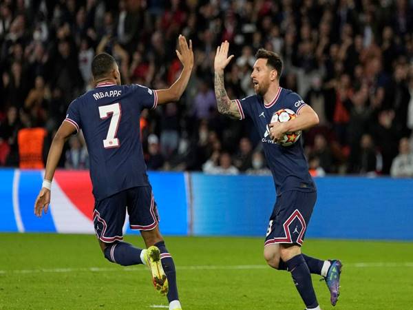 Bóng đá Quốc Tế ngày 12/2: Messi vs Mbappe giúp PSG thắng kịch tính