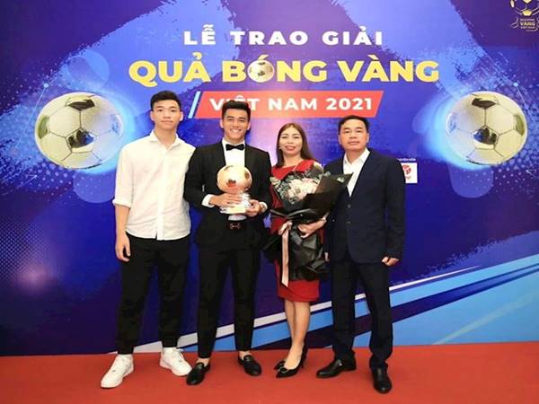 Bóng đá Việt Nam 21/2: Tiến Linh gây ấn tượng với hành động đẹp