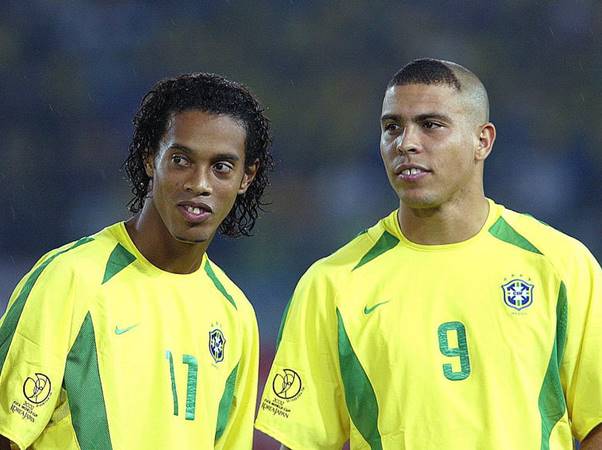 Ronaldo và Ronaldinho: 2 huyền thoại của bóng đá Brazil