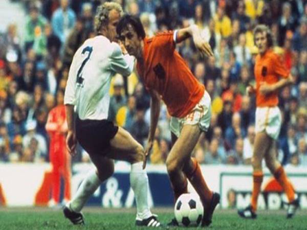 Cruyff Turn là gì trong bóng đá? Đặc điểm của kỹ thuật ra sao