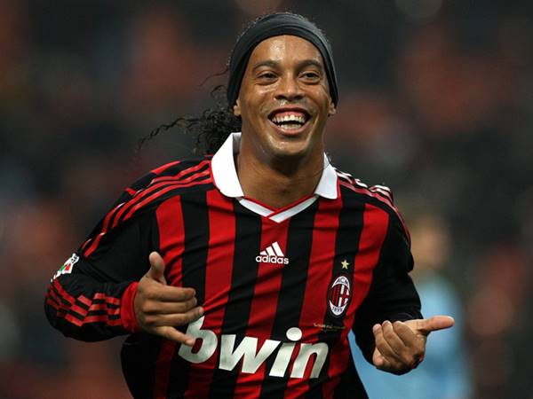 BĐQT 17/10: Man United lộ lý do vì sao bỏ lỡ Ronaldinho