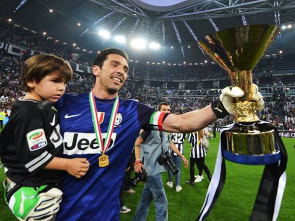 Huyền thoại nào là cầu thủ vô địch serie A nhiều nhất?