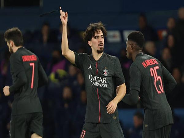 Tottenham nỗ lực, nhưng Vitinha kết liễu trận đấu