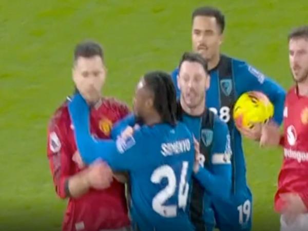 Tin Man Utd: Hành động phẫn nộ trên sân cỏ