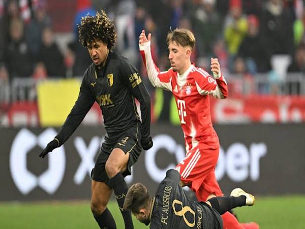 Bóng đá Đức: Augsburg đả bại Bayern 1-2 ấn tượng