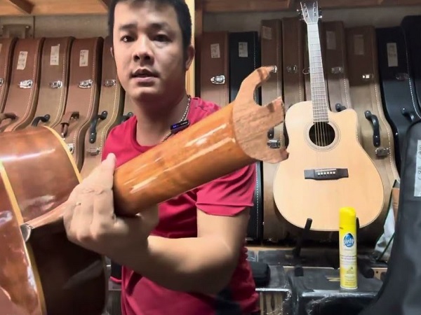 Mơ thấy đàn guitar giữa đêm khuya
