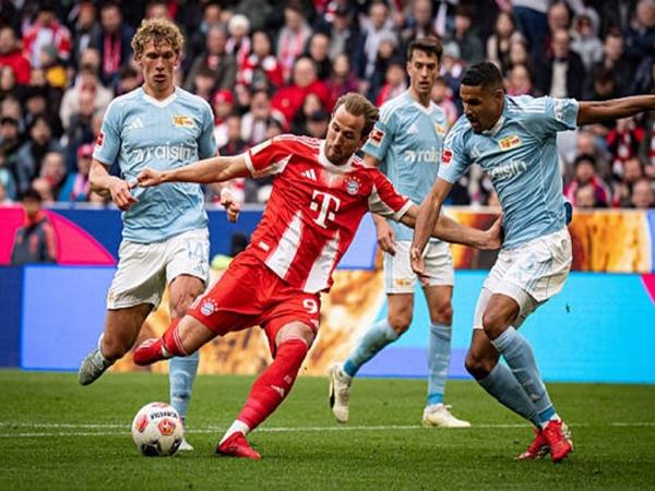 Chiến thắng củng cố ngôi đầu và tạo tinh thần hưng phấn